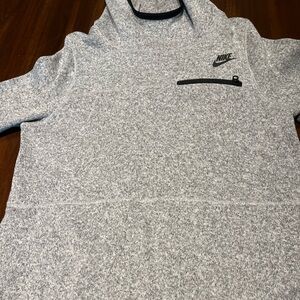 Brand new, never worn discontinued nike fleece hoodie. Perfect condition